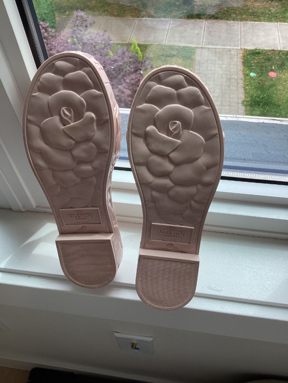 Shoes - Picture 2 of 4